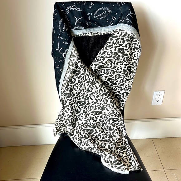 Scarf/ Shawl/ Stole. Large size. Reversible. - Picture 2 of 2